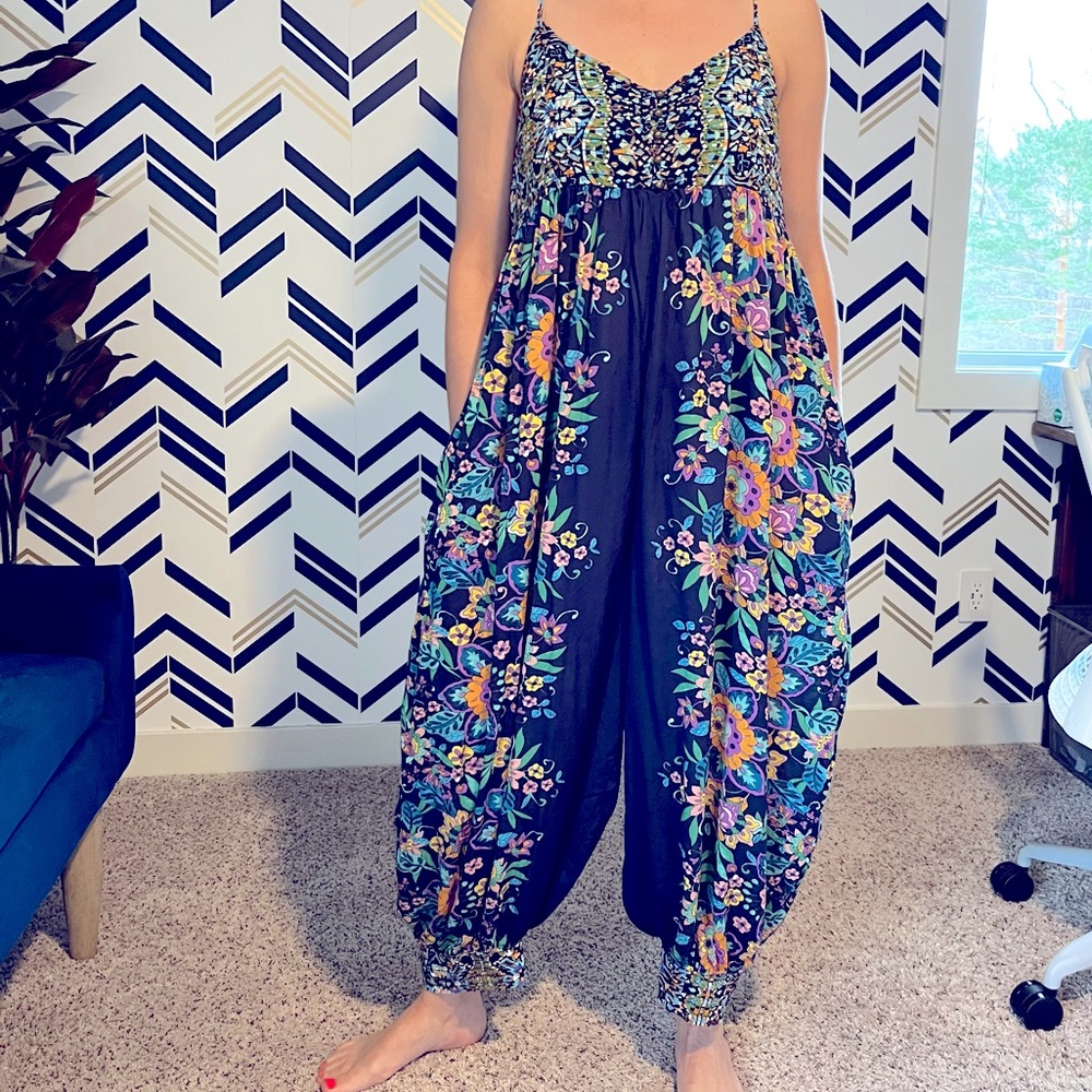 Anthropologie Vega lounge jumpsuit. Oversized, really comfortable! Tapered.